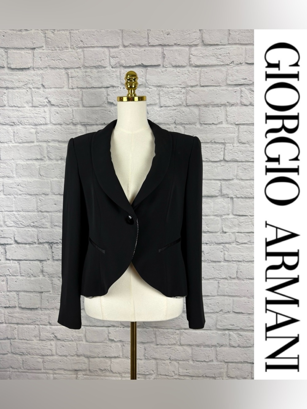 Giorgio Armani women's cropped tuxedo-style blazer size 10